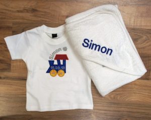 Babygeschenke mit Stickerei personalisiert